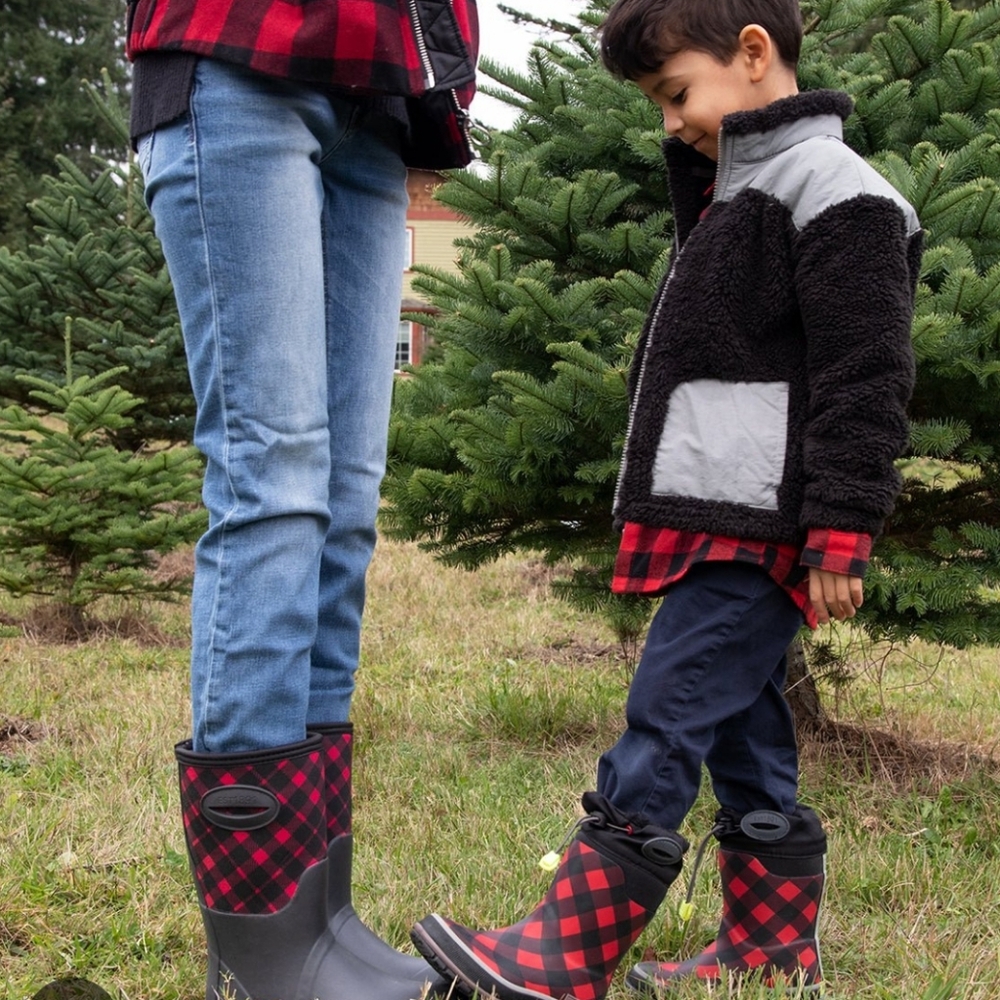 Like New!! UGG Unisex Kids Boots in Black and Red Plaid Sz 13 Both Boy And Girl - Picture 8 of 14